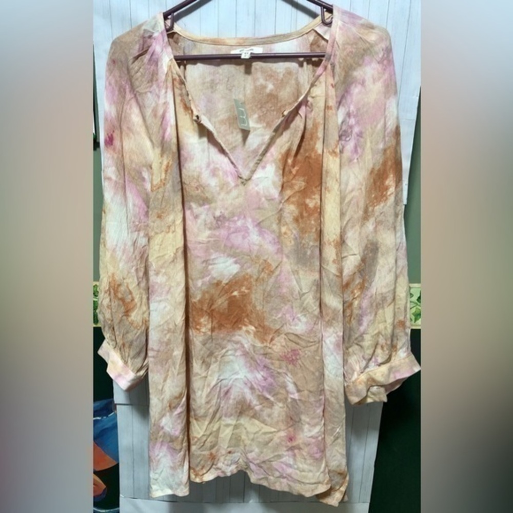 ☔️ Maurices 3/4 Sleeve Tie Dye Keyhole Neck Pink Taupe Peasant Top